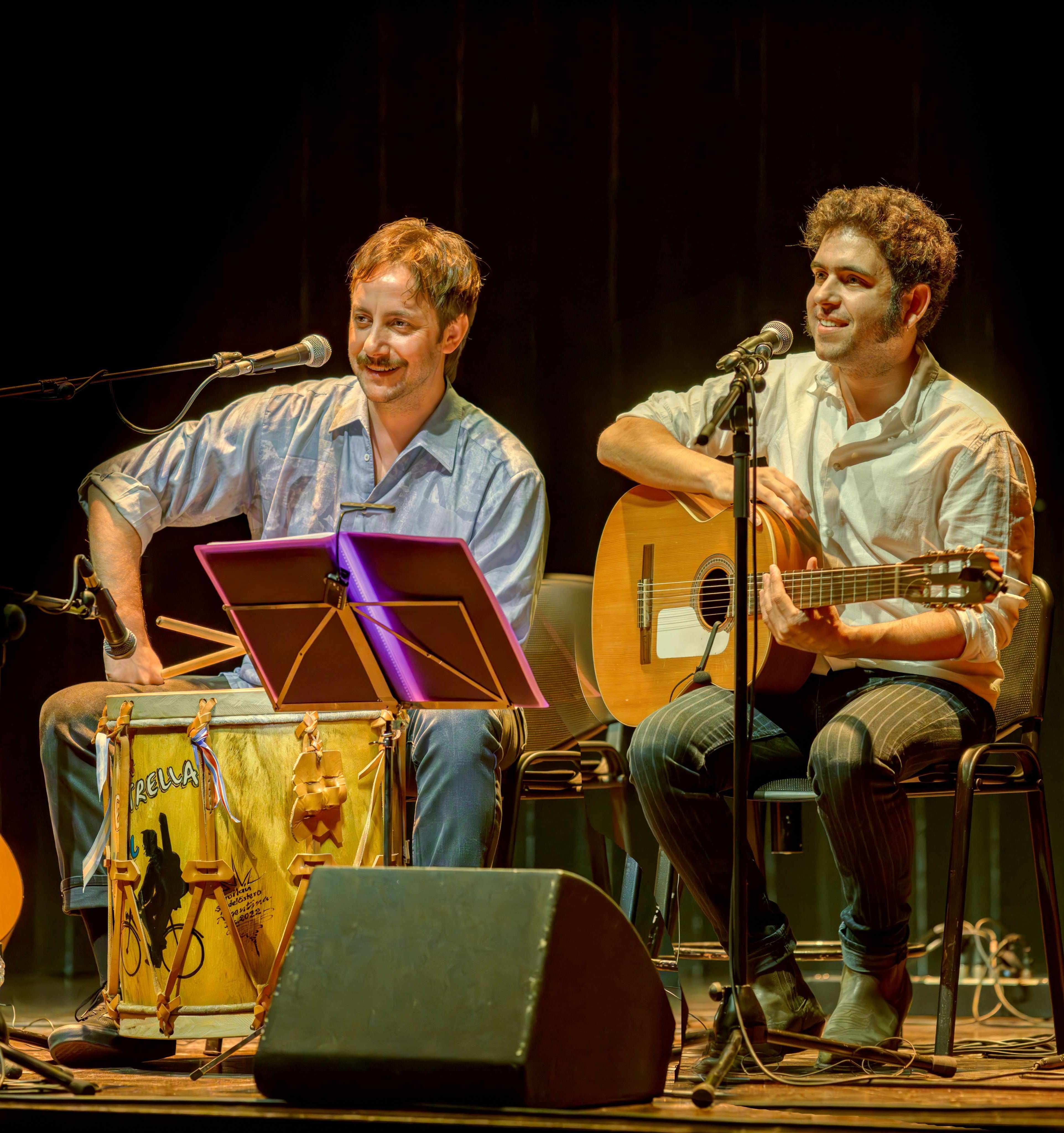 PEPE LORENTE Y JAVIER MACIPE CANTAN A LA ESTRELLA AZUL